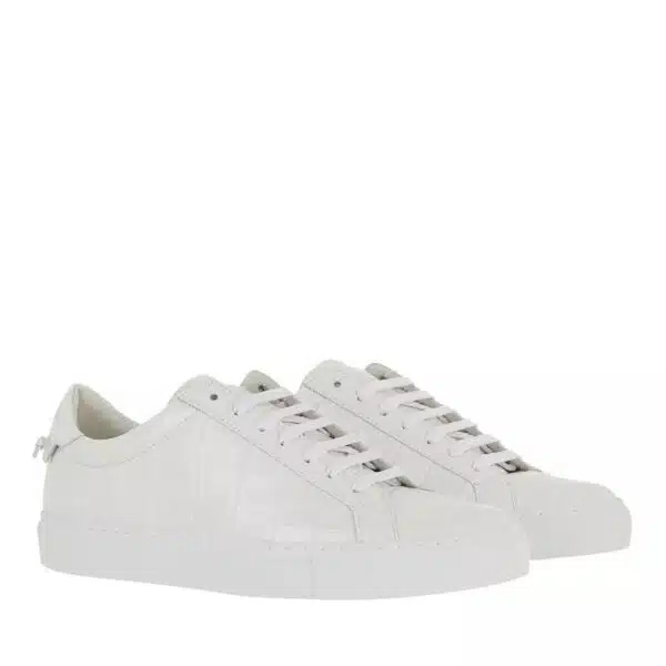 Givenchy Sneakers - Low Top Sneakers in wit